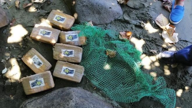 Брикеты с кокаином на $700 тыс. выбросило на пляж на Филиппинах
