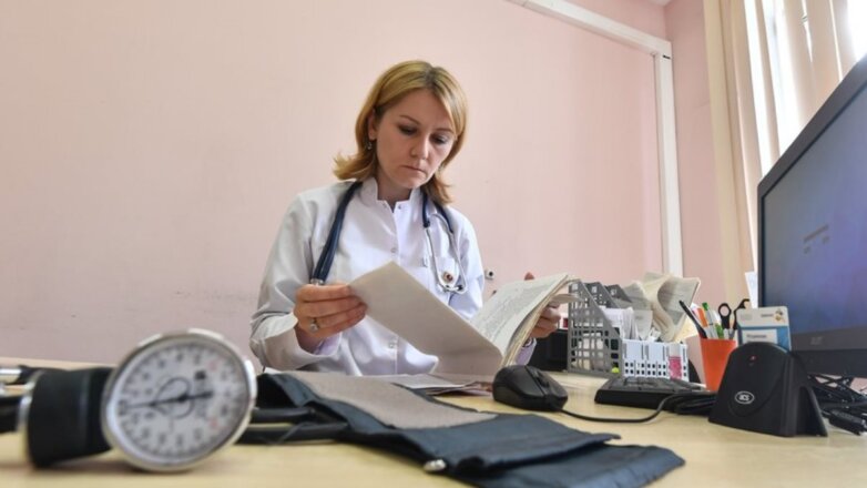 Стали известны самые обеспеченные врачами регионы России