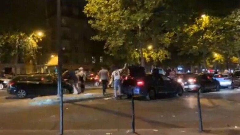 Выходцы из Алжира устроили погромы в центре Парижа