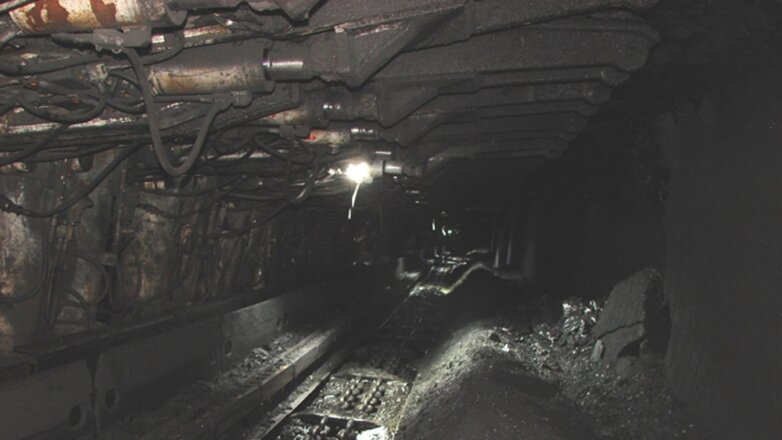 В Кузбассе из-за обрушения породы в шахте погиб горняк