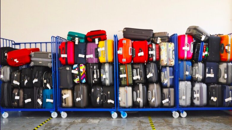 Проблемы с багажом в «Шереметьеве» решат не раньше августа
