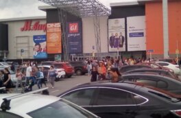 В торговом центре Тюмени началась стрельба