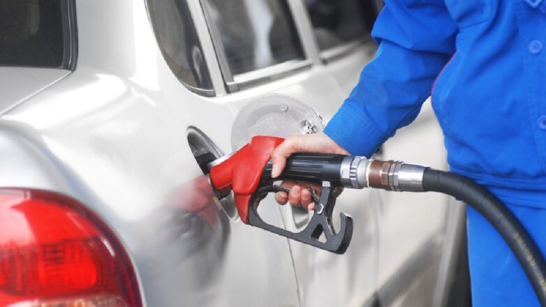 Половина россиян готова реже ездить на машине из-за дорогого бензина