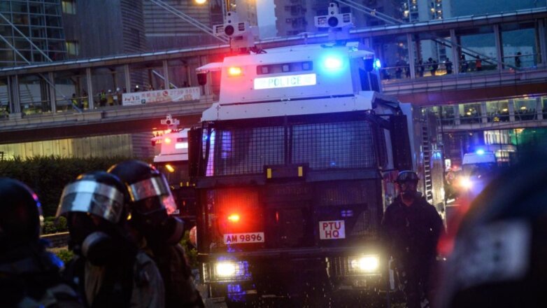 В Гонконге полиция впервые использовала против манифестантов огнестрельное оружие
