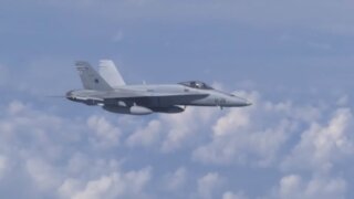 НАТО обвинило российский самолет в опасных маневрах