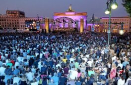 Кирилл Петренко и Берлинский оркестр сыграли под открытым небом