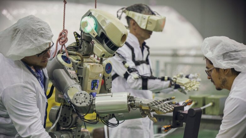 Рогозин опубликовал клип о подготовке робота «Фёдора» к полёту на МКС
