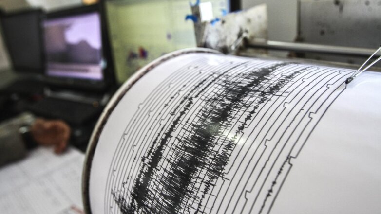 Землетрясение сейсмограф самописец магнитуда