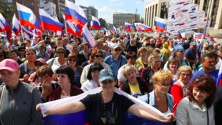 Митинг в честь Дня флага в Москве собрал более 100 тыс. человек