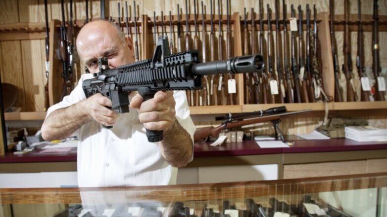 Оружейный магазин оружие продавец