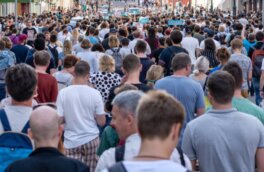 Десятки тысяч британцев вышли на марш против вступления Великобритании в войну с Ираном