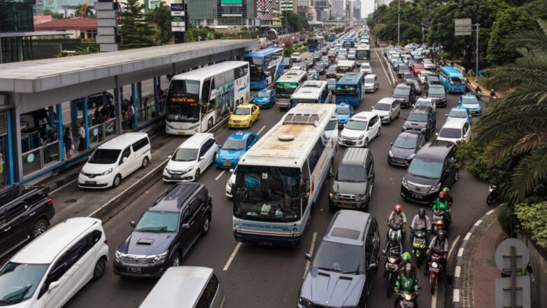В Джакарте ограничили передвижение частного автотранспорта