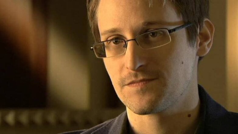 Сноуден посоветовал чиновникам отказаться от Telegram и WhatsApp