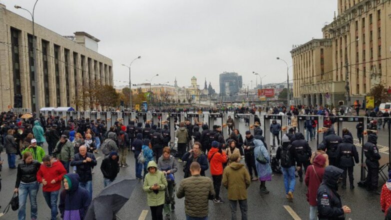 Разрешенный митинг в центре Москвы собрал 20 тысяч участников