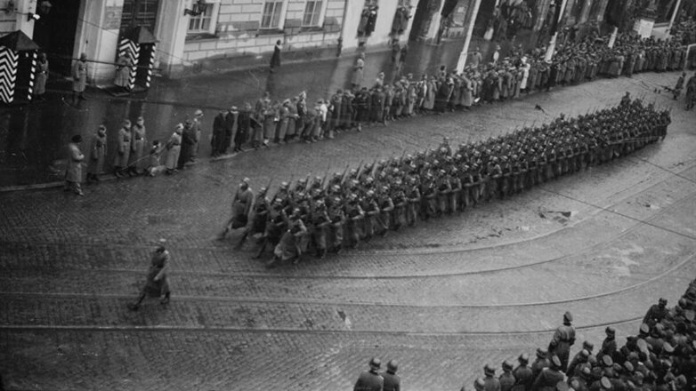 Польский историк заявил, что уравнивать Гитлера и Сталина опасно