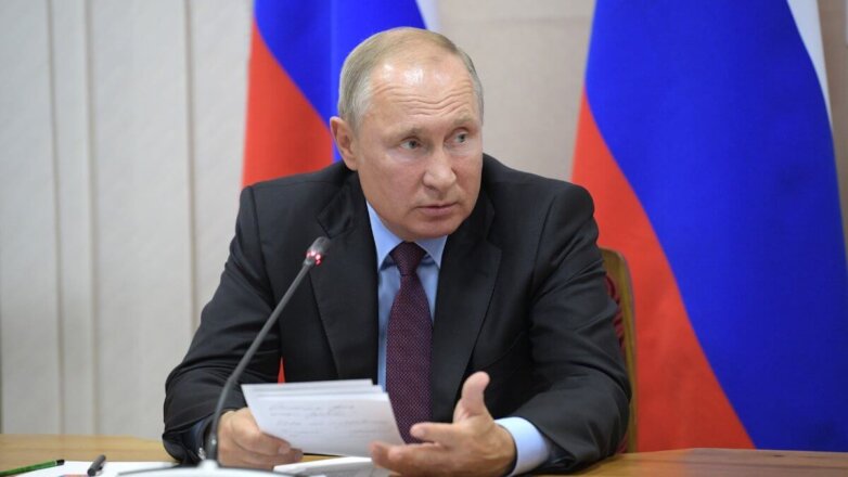 Путин раскритиковал Сбербанк за нежелание помочь пострадавшим от паводка
