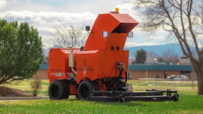 Робот-трансформер будет летом косить траву, а зимой убирать снег