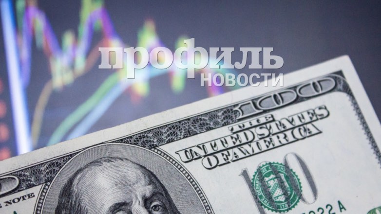 Средний курс доллара США понизился до 62,5 рубля