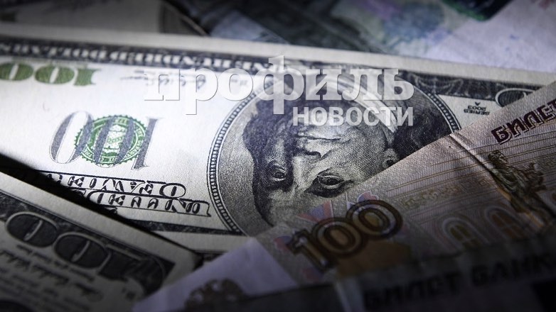 Рубль завершил торги в пятницу небольшим ростом
