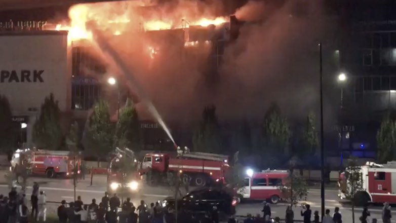 В Грозном вспыхнул пожар в ТЦ «Гранд Парк»