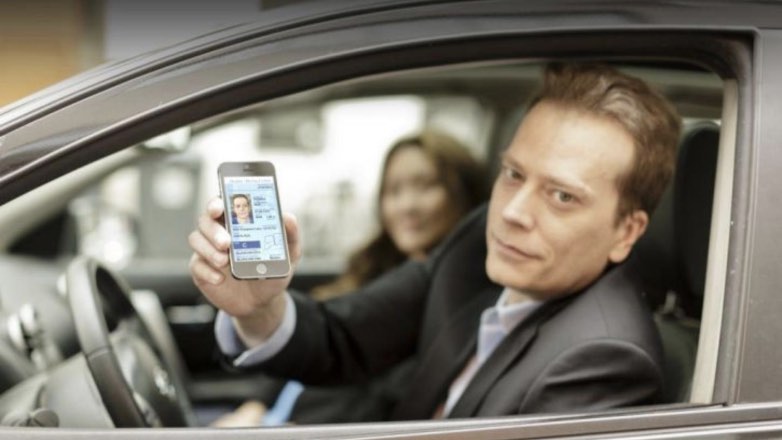 Россияне смогут показывать водительские права на телефоне