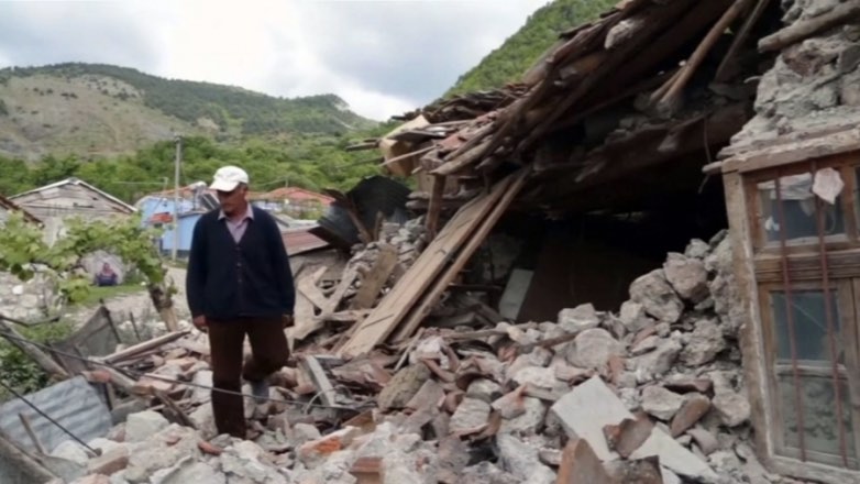 Более 40 человек пострадали при землетрясении в Албании