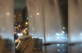 В центре Москвы из-за прорыва трубы забил фонтан