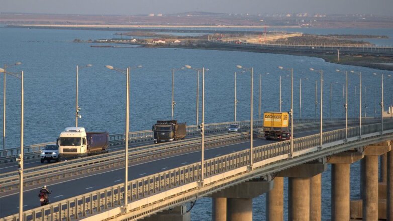 По Крымскому мосту проехало более 700 тысяч грузовиков