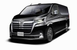 Toyota привезла в Россию роскошный минивэн