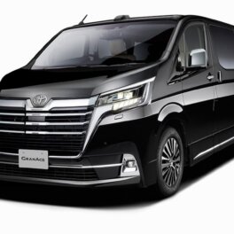 Toyota привезла в Россию роскошный минивэн