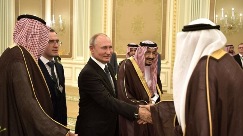 Во дворце в Эр-Рияде собралась очередь на рукопожатие к Путину