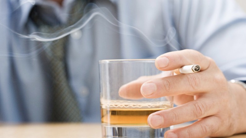 Сочетание алкоголя и сигареты в 30 раз увеличивает риск заболевания раком