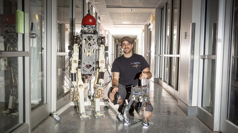 В США робота научили ходить человеческой походкой