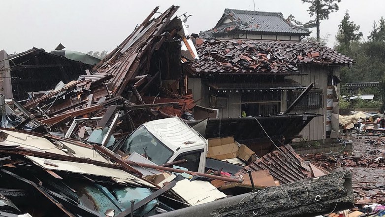 Удар тайфуна «Хагибис» по Японии попал на видео