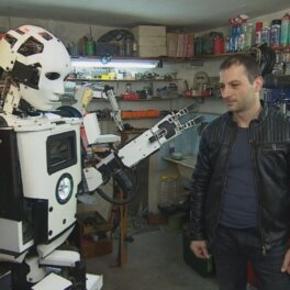 Болгарский инженер создал робота-гуманоида из бытовой электроники
