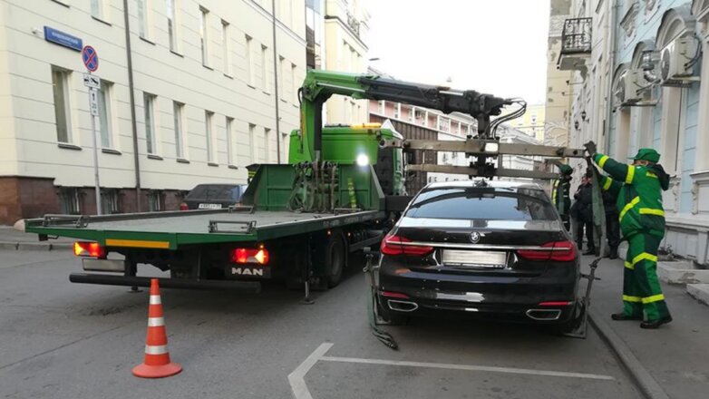 BMW забрали на штрафстоянку за неоплаченную парковку на 400 тыс. рублей