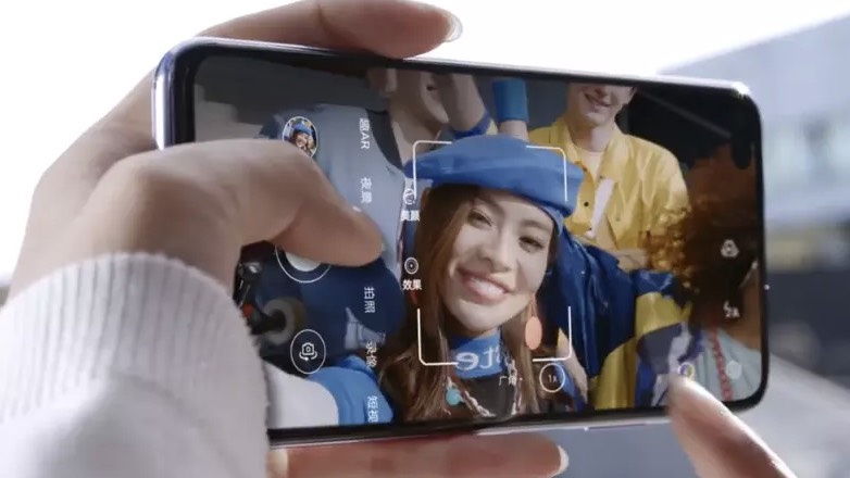 В сети появились первые изображения нового смартфона Huawei c 5G