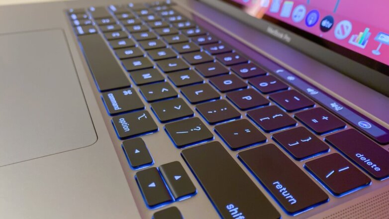 Apple представила на видео новый MacBook с нормальной клавиатурой