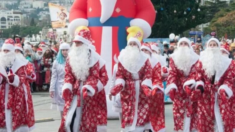 Деды Морозы выйдут на парад в Ялте