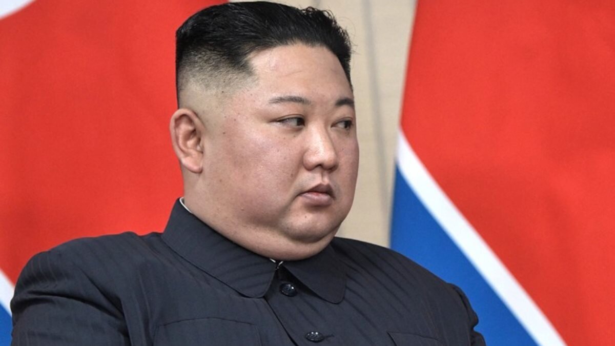 Лидер КНДР Ким Чен Ын флаг