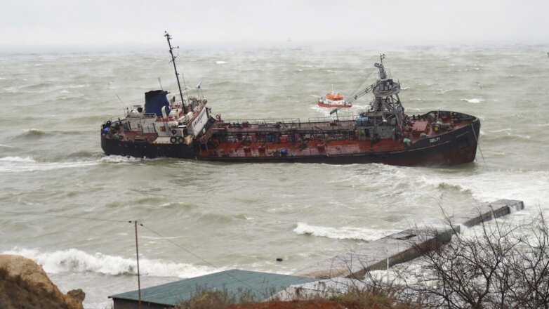 Появилось видео с места крушения танкера в Чёрном море