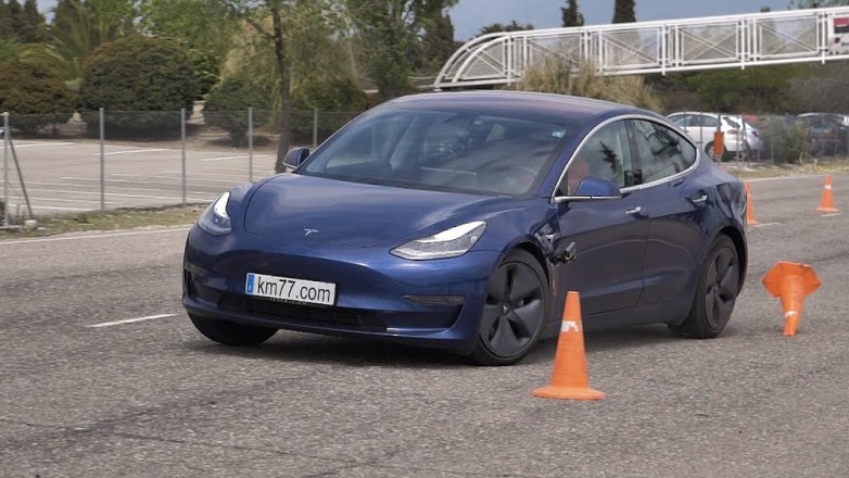 Автопилот Tesla научили распознавать дорожные конусы