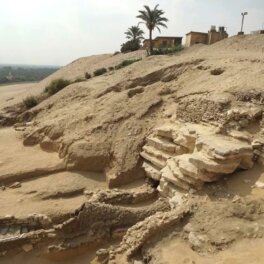 Археологи нашли в Египте уникальную гробницу