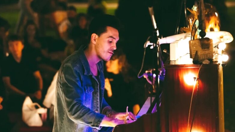 Классику Чаплина под звуки пианино покажут в сталинских интерьерах