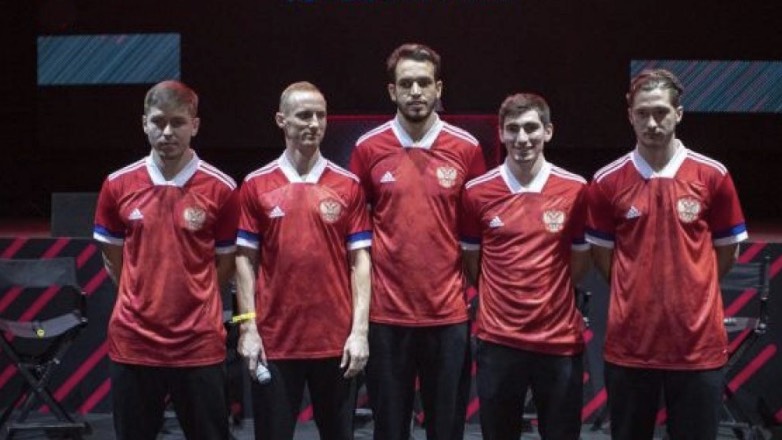 Аdidas объяснил перевернутый флаг на форме российской сборной по футболу
