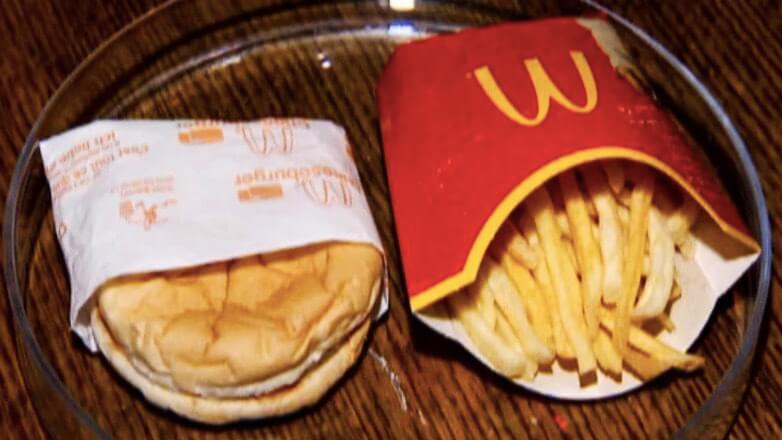 Исландец 10 лет хранит картофель фри и чизбургер из "Макдональдса"