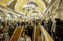 Названы самые раздражающие виды пассажиров московского метро