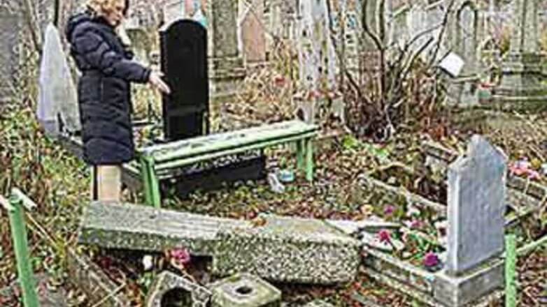 Полиция Курской области нашла разрушивших надгробия школьниц