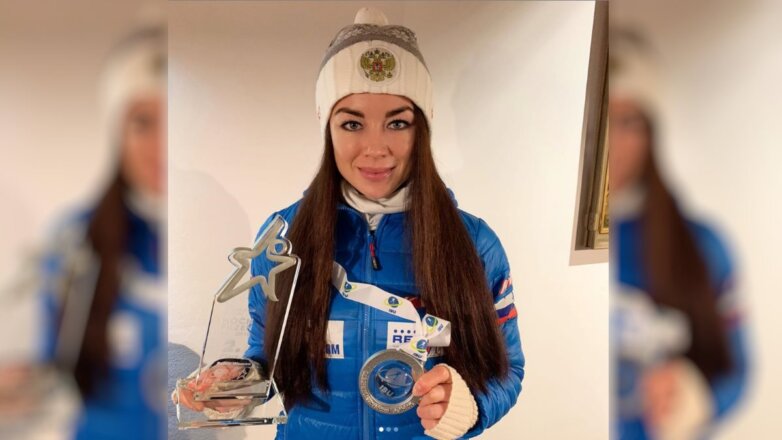 Ямальская биатлонистка продает призовое шампанское