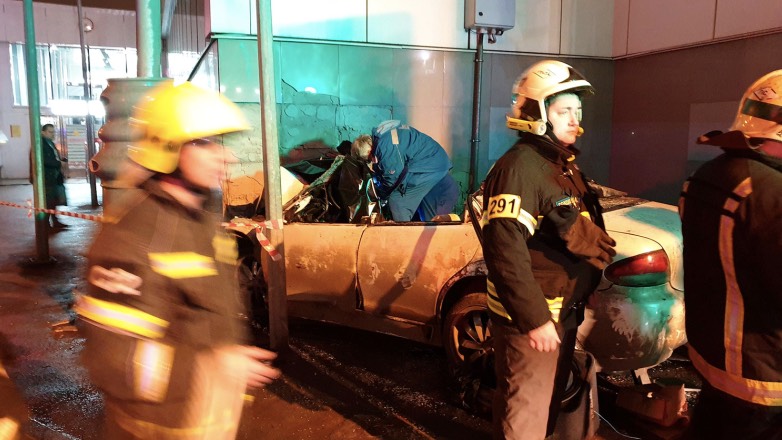 В Москве автомобиль врезался в вестибюль станции МЦК